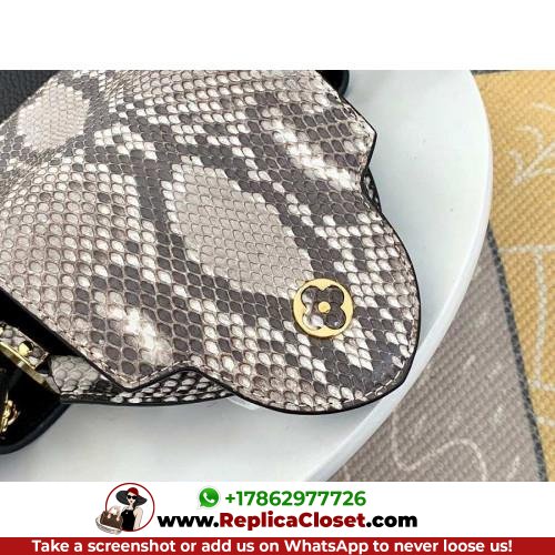 Louis Vuitton Capucines - Image 6