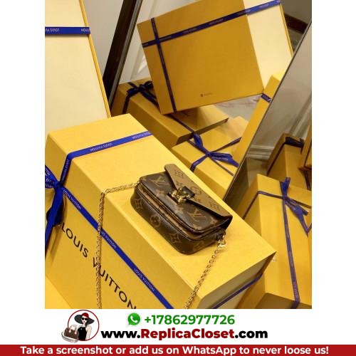 Louis Vuitton Pochete