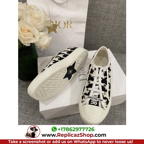 Dior Low Top Sneaker - Image 4