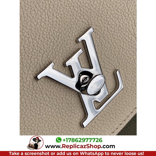 Louis Vuitton Favorite - Image 4