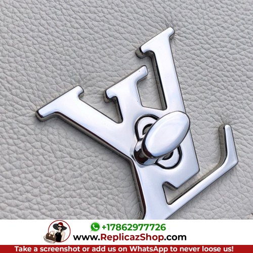 Louis Vuitton Favorite - Image 6