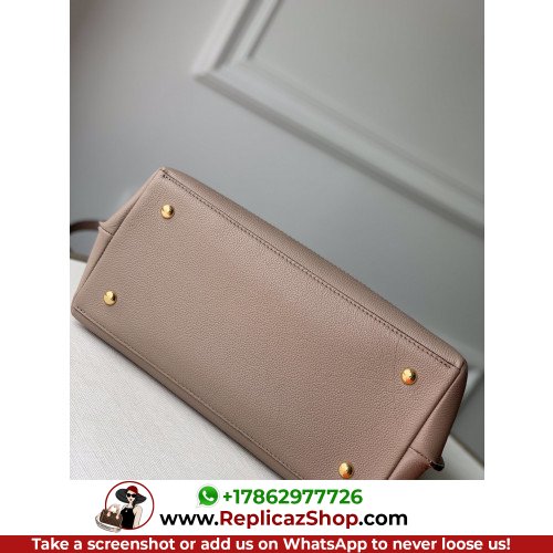 Louis Vuitton Favorite - Image 5