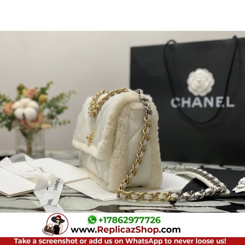 Chanel 19 Bag - Image 4