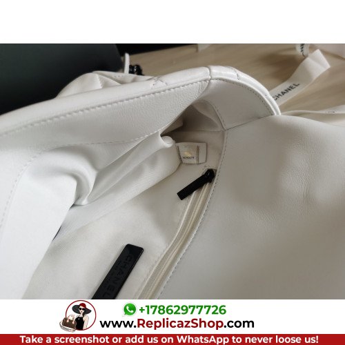 Chanel 19 Bag - Image 10