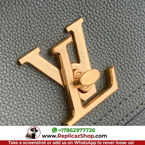 Louis Vuitton Favorite - Image 7