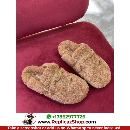 Louis Vuitton Sandals & Sliders