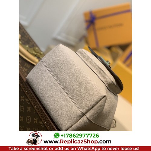 Louis Vuitton Favorite - Image 5