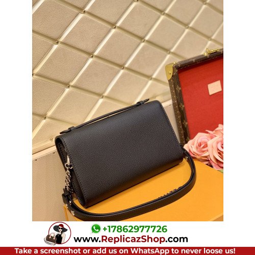 Louis Vuitton Favorite - Image 6