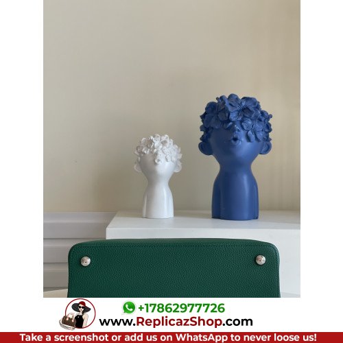 Louis Vuitton Capucines - Image 4