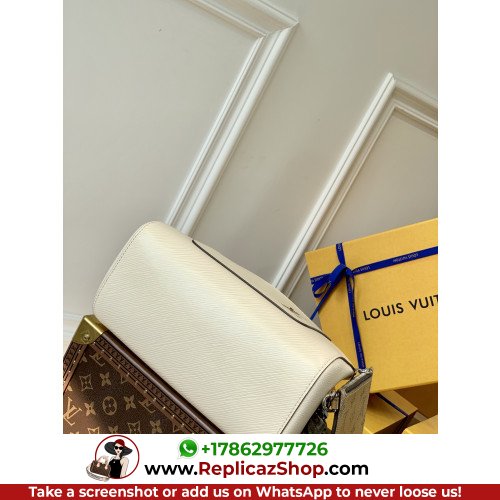 Louis Vuitton Tote - Image 6