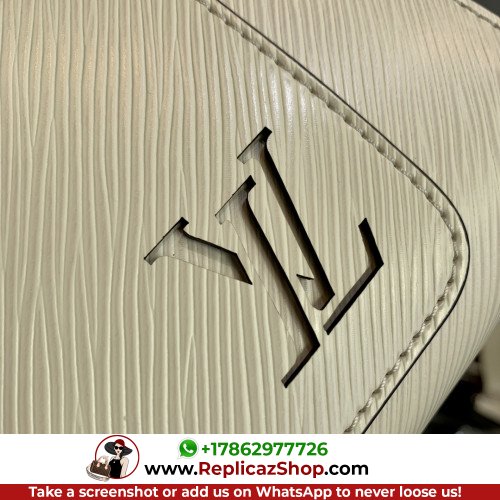 Louis Vuitton Tote - Image 7