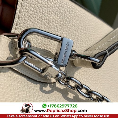 Louis Vuitton Tote - Image 9