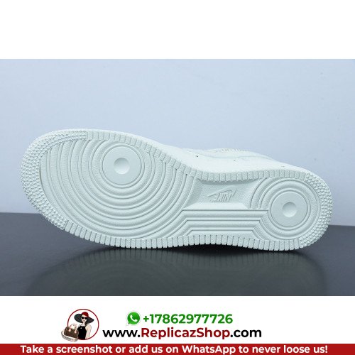 Louis Vuitton Low Top Sneakers - Image 9