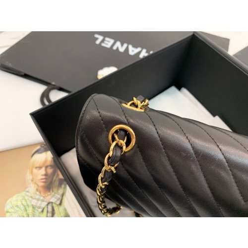 Chanel Flap Bag 25cm (Medium) - Image 8