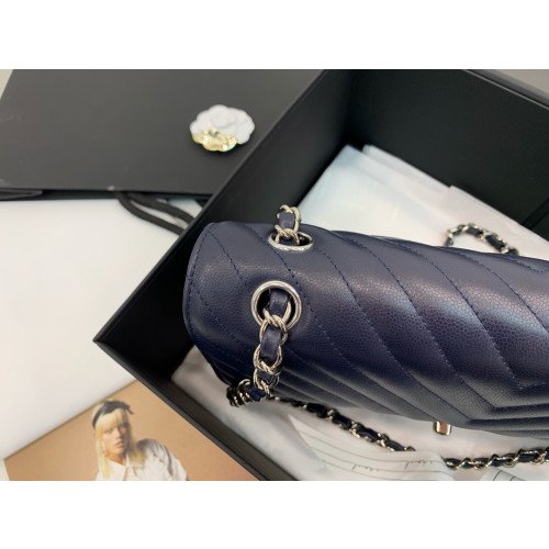 Chanel Flap Bag 25cm (Medium) - Image 5