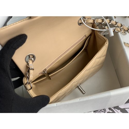 Chanel Flap Bag 17cm (Mini) - Image 4