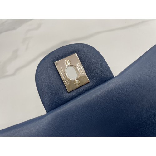 Chanel Flap Bag 20cm (Mini) - Image 4