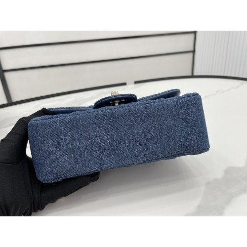 Chanel Flap Bag 20cm (Mini) - Image 10