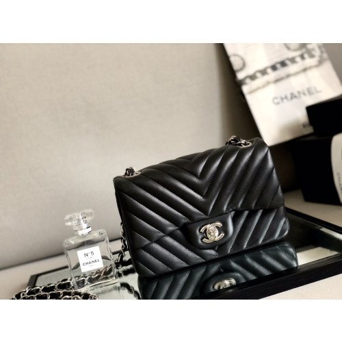 Chanel Flap Bag 20cm (Mini)