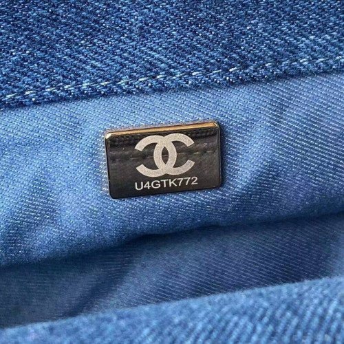 Chanel Flap Bag 20cm (Mini) - Image 2