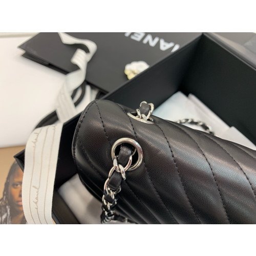 Chanel Flap Bag 25cm (Medium) - Image 5